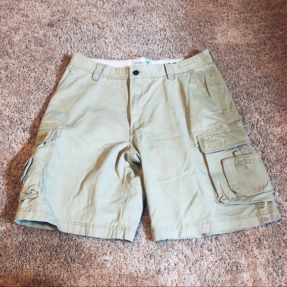 Izod Other - Men’s Izod Khaki Cargo Shorts